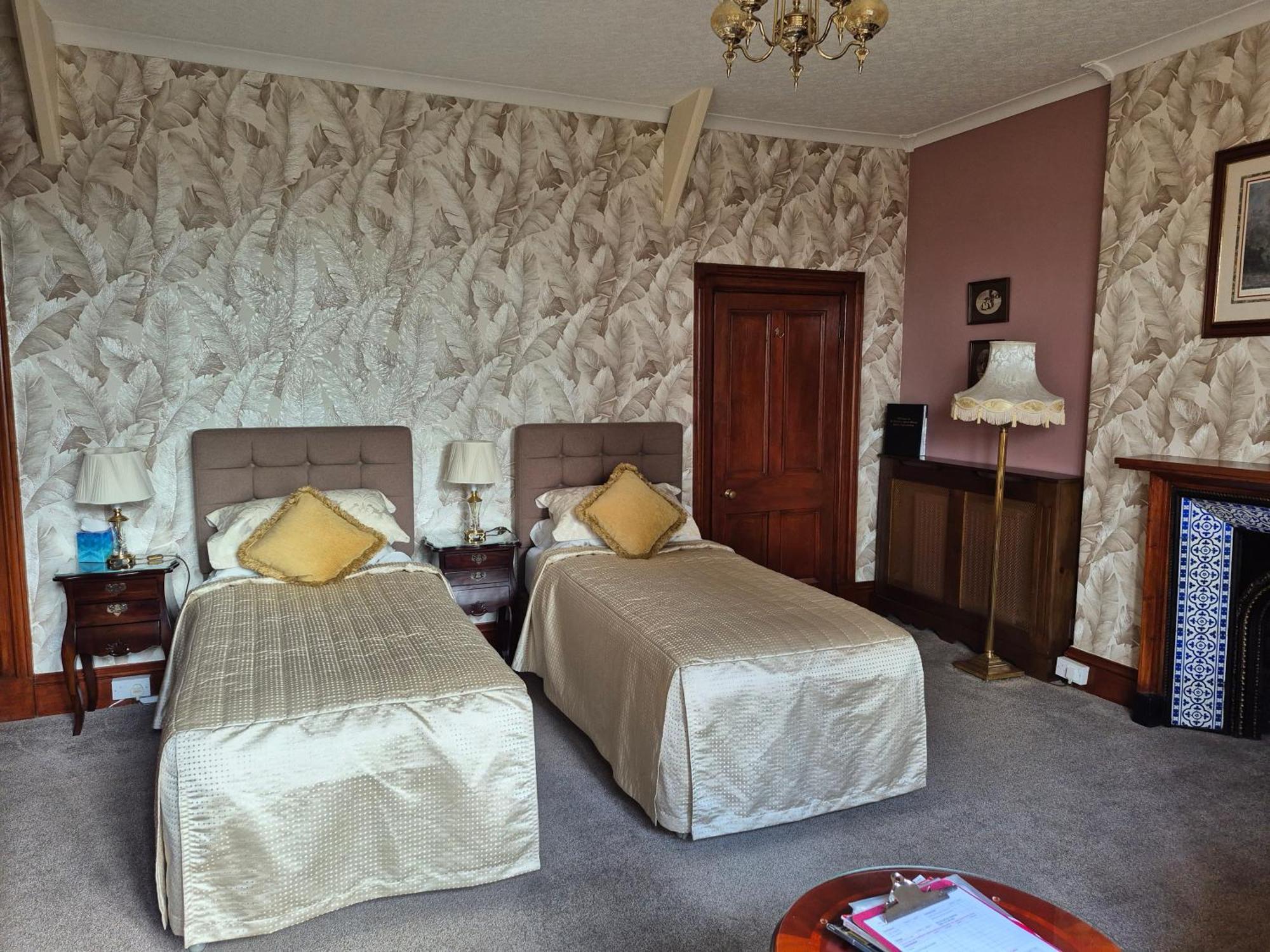 St David's Guesthouse Haverfordwest Extérieur photo